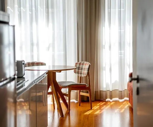 Mouzinho 129 - Sobreiro * Porto